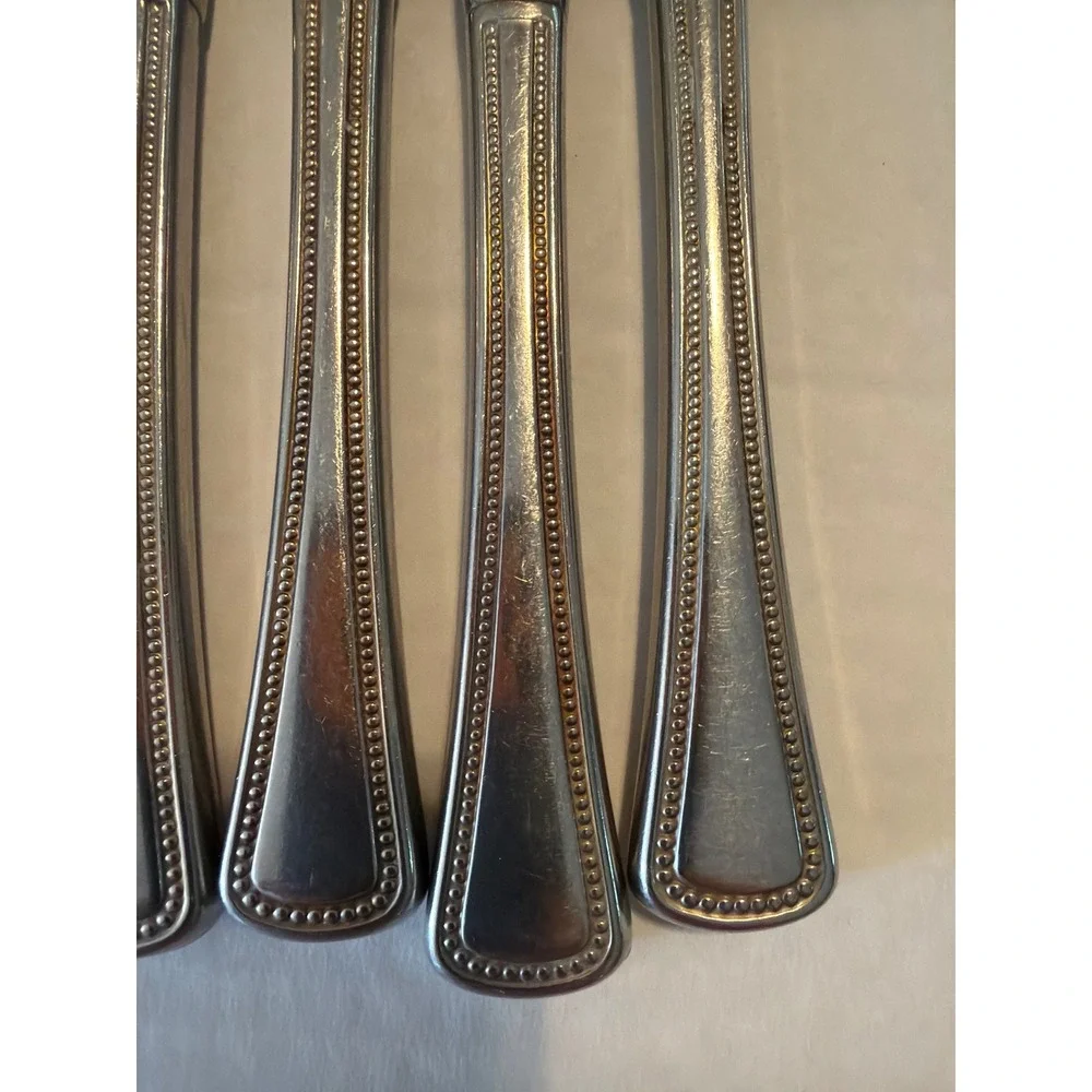 8 Piece Stainless Steel Needlepoint beaded artistry Oneida Dinner Knives Set